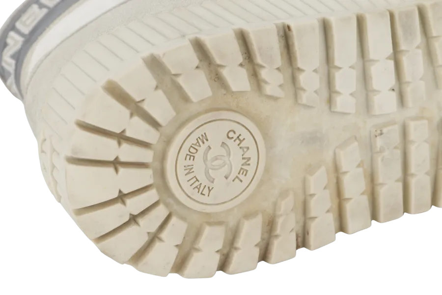 CHANEL SPORTS STREET STYLE HANDMADE LOGO SNEAKERS WHITE SIZE 41 WITH DUST COVER