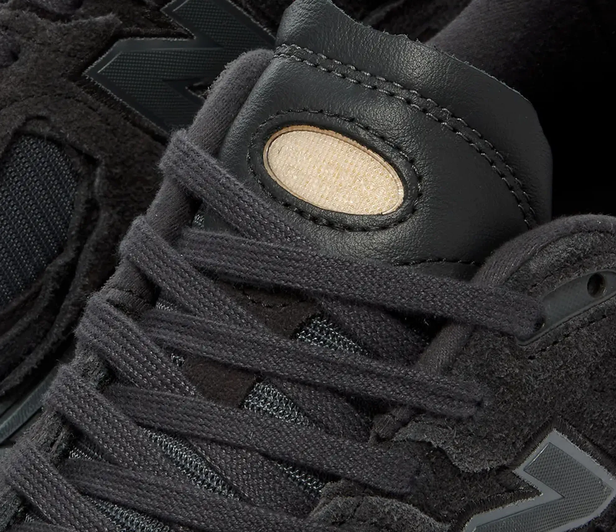 M2002RDB "PROTECTION PACK" TRAINERS